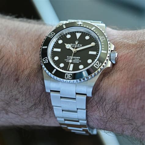 2020 rolex submariner losing time